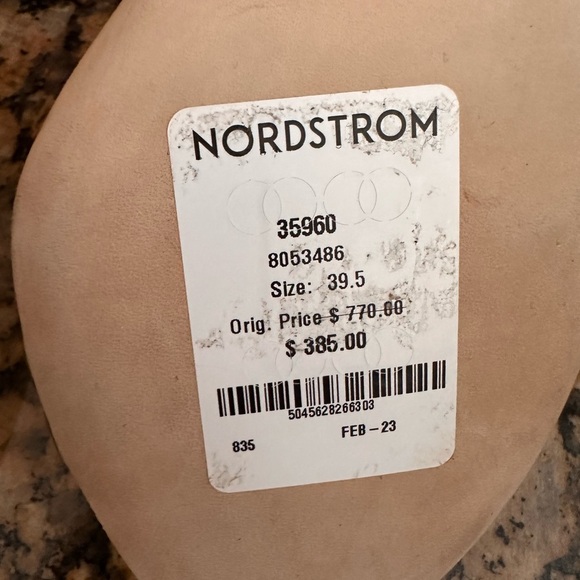 BURBERRY
Leather Metallic Heeled Sandals 70 - Picture 10 of 10